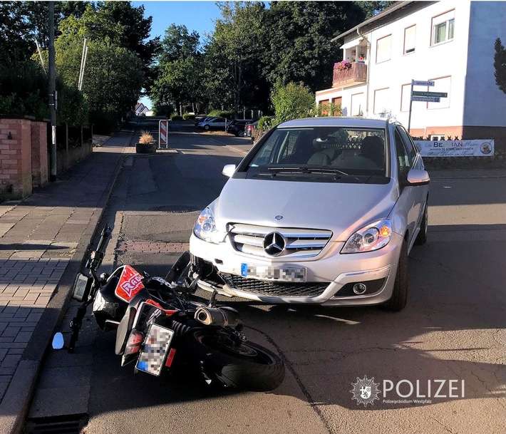 Kollision Zwischen Auto Und Motorrad - Gesamtschaden Liegt Bei Mehreren ...